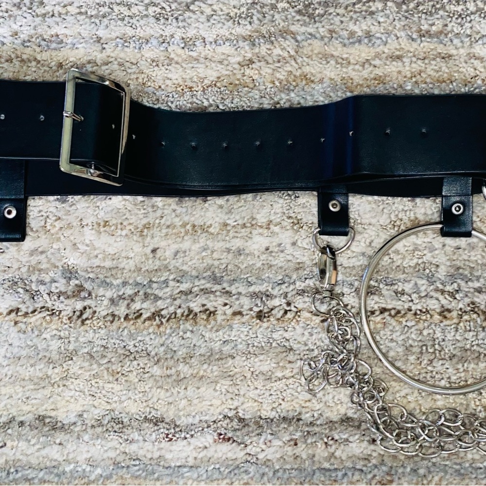 Black Faux Leather Belt with Silver Ring and Chain (14)